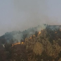 Ecco come è partito il maxi rogo. Fermate due persone