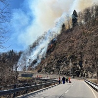 Una nuvola di fumo si alza da Verdasio