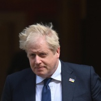 Partygate, il governo indagherà su Johnson