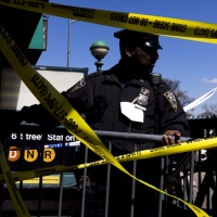 Spari nella metro a Brooklyn, si cerca un furgone