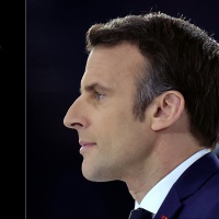 Macron avanti, Le Pen seconda a pochi punti