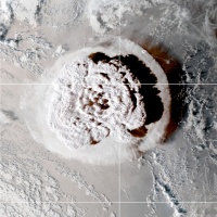 L'eruzione del vulcano che è arrivata fin nello spazio