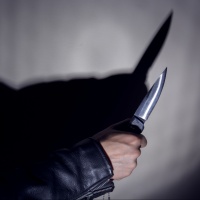 Accoltella una ragazza, è accusato di tentato omicidio