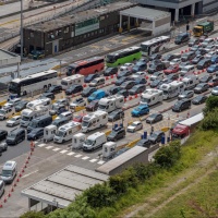 Dover, gli ingorghi fanno litigare Parigi e Londra