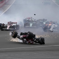 Paura a Silverstone, Zhou si capovolge: apprensione per il pilota