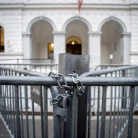 Accoltellamento alla Manor: «Tempesta perfetta tra ritardo mentale e disturbo psicotico»