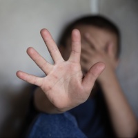 Pedofilo seriale a processo: «Ho sbagliato e provo vergogna»