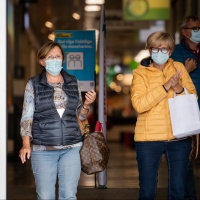 Comunque da oggi la mascherina al chiuso è di nuovo «raccomandata»
