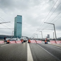Gli attivisti per il clima paralizzano Zurigo