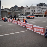 Protesta a Zurigo, bloccano la strada