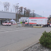 Giovane accoltellato a morte nel parcheggio del supermercato