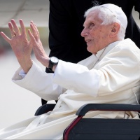 Le condizioni di Benedetto XVI si sono aggravate