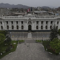 Il Parlamento destituisce il presidente Castillo