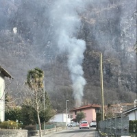 In fiamme la casa del delitto di Avegno