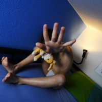 «Il bambino era il suo giocattolo sessuale», chiesti tre anni e l'espulsione
