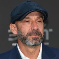 “Dopo una difficoltosa trattativa con il mio meraviglioso team di oncologi...”