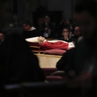 In migliaia per l'ultimo omaggio a Benedetto XVI
