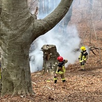 Fiamme sopra Rivera, nonostante il vento l'incendio è spento