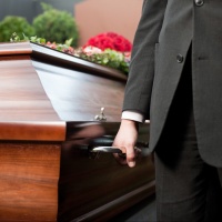 Parla il re dei funerali: «Non c’è niente di losco, chi semina raccoglie»