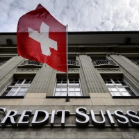 Credit Suisse è la più colpita in Europa. Finma: «Seguiamo la situazione»