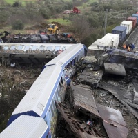 Scontro tra due treni in Grecia: almeno 32 morti
