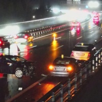 Voleva prestare soccorso, falciato in autostrada