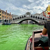 Canal Grande verde fosforescente