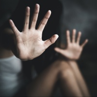Violentò ferocemente la compagna: «Sì, sapevo che non era consenziente»