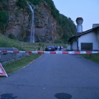Scivola e cade dalla cascata, donna perde la vita