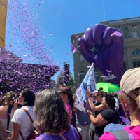 Il colore viola sfila nelle strade e nelle piazze di tutta la Svizzera