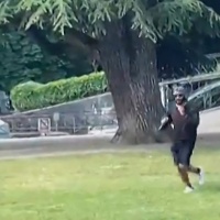 Ecco chi è l'uomo che ha seminato il panico a Annecy