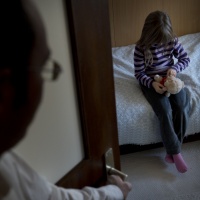 «Sottoponeva le bambine a pratiche squallide per soddisfare i suoi desideri sessuali»