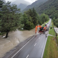 Fiume a rischio esondazione, chiusa la cantonale all'altezza di Loderio