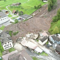 Sei edifici sepolti da una frana a Schwanden
