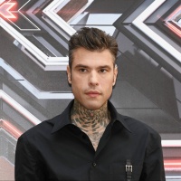 Fedez resta in ospedale