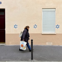 Shock a Parigi, stelle di David su abitazioni e negozi