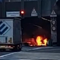 Auto in fiamme nel tunnel del San Gottardo, galleria chiusa