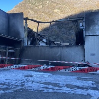 L'incendio è stato domato, due persone in ospedale