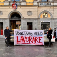 Tassisti in piazza stamattina a Lugano