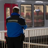 «Un agente ha protetto gli ostaggi, colpendo mortalmente l'aggressore»
