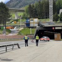 Frontale nella galleria del San Gottardo: 3 persone ferite, di cui due gravi