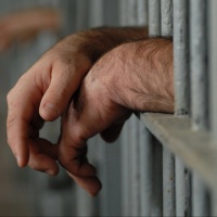 Deputato indagato per atti sessuali con minori resta in carcere