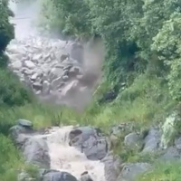 La furia del torrente si porta via tutto, Zermatt tagliata fuori dal mondo