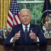 Biden, «l'attentato a Trump ci impone un passo indietro»