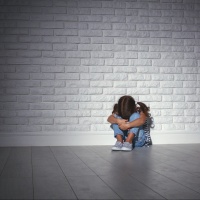 Atti sessuali con fanciulli e incesto: 28enne alla sbarra