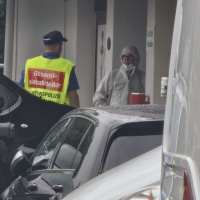 Uccide il padre e ferisce la bimba di 7 anni: tutto per un rumore?
