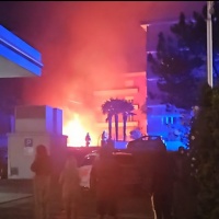 Incendio nel parcheggio di una palazzina in Via Carlo Cattaneo