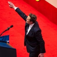 «Estremamente insensibile, ma non era un saluto hitleriano»