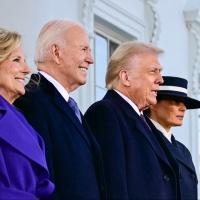 Putin si congratula con Trump, che intanto va in chiesa e poi da Biden. Melania sceglie il rigore
