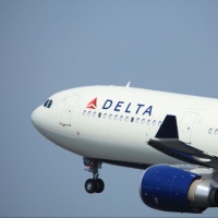Aereo si rovescia durante l'atterraggio